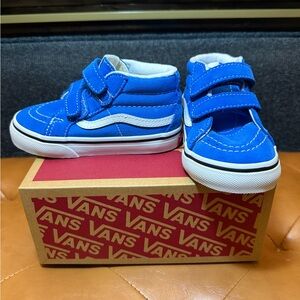 NIB-NWOT Vans Toddler Blue mid top shoes